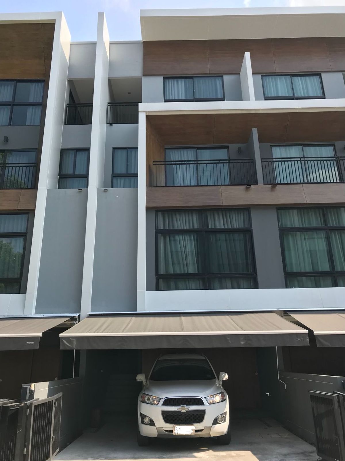 ให้เช่าทาวน์โฮมโชคชัย4 ลาดพร้าว71 : ให้เช่า ทาวน์โฮม 3.5 ชั้น โครงการ อาร์เด้น ลาดพร้าว71
