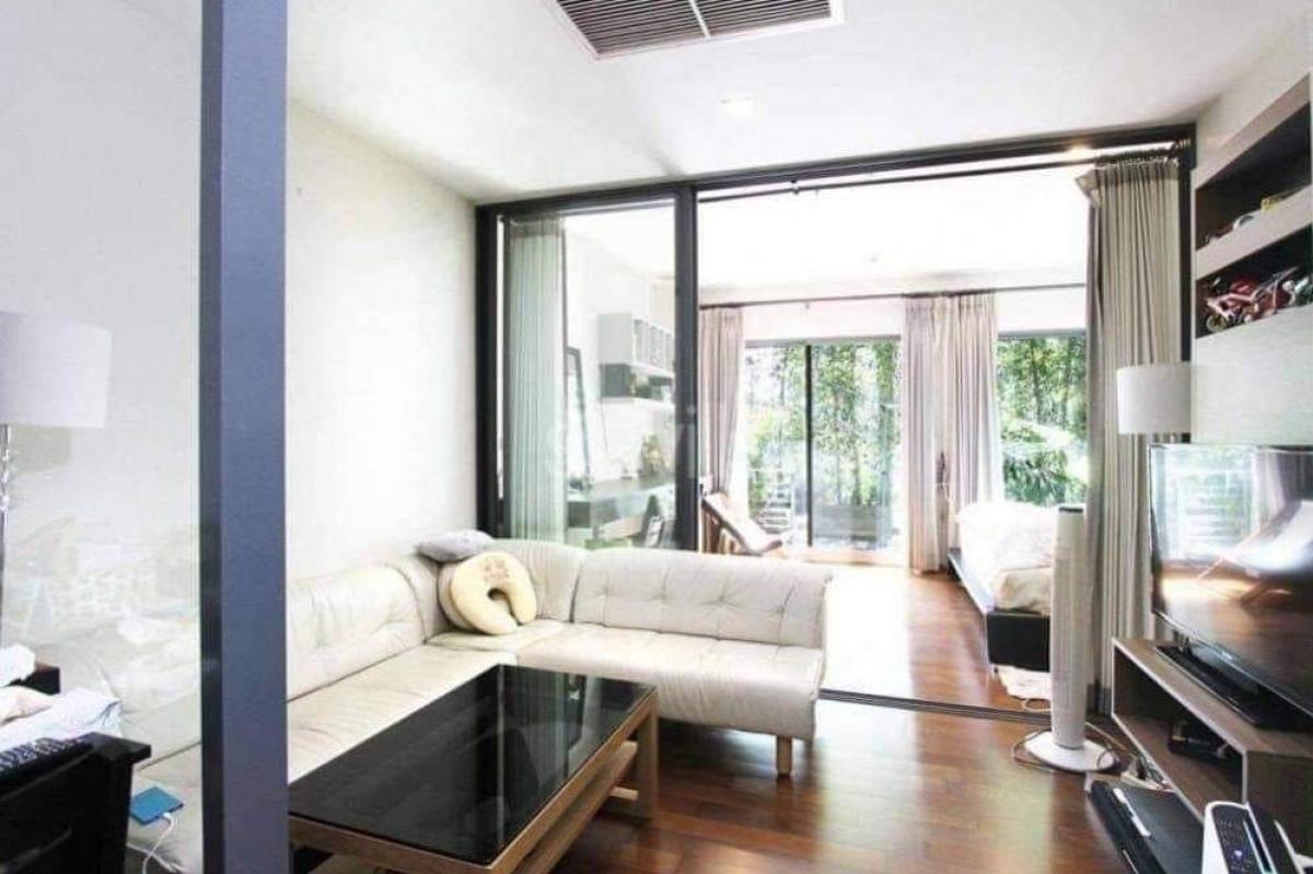 ขายคอนโดสุขุมวิท อโศก ทองหล่อ : 📢👇Under market price. The bank's appraisal value is over 8 MB. Beautiful unit with a large shady balcony, facing east. The condo has a skywalk to the BTS Thonglor