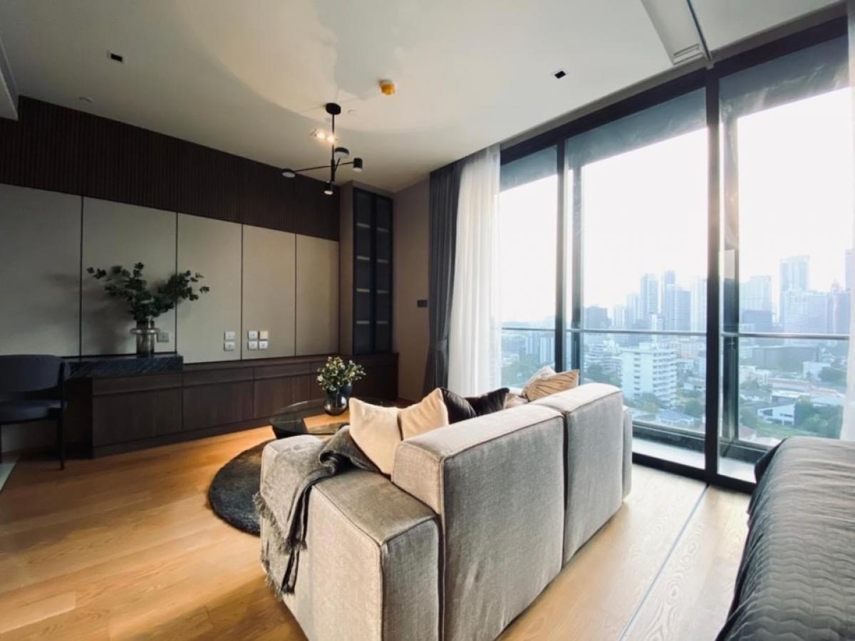 For RentCondoSukhumvit, Asoke, Thonglor : 📢👇Rare item only 1 type in each floor, Luxury condo with 5 stars concierge service, close to BTS, only about 10 mins walk to Em district