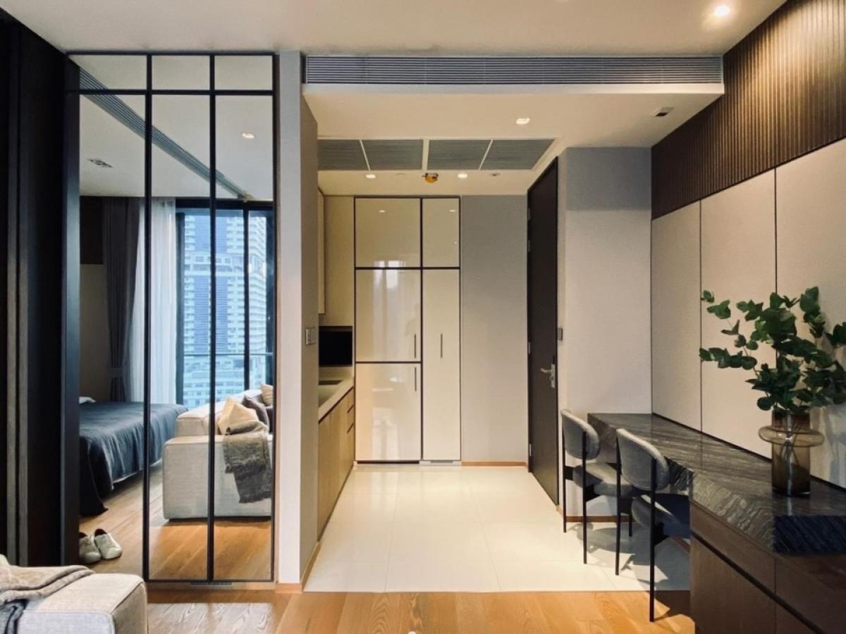 For RentCondoSukhumvit, Asoke, Thonglor : 📢👇Rare item only 1 type in each floor, Luxury condo with 5 stars concierge service, close to BTS, only about 10 mins walk to Em district