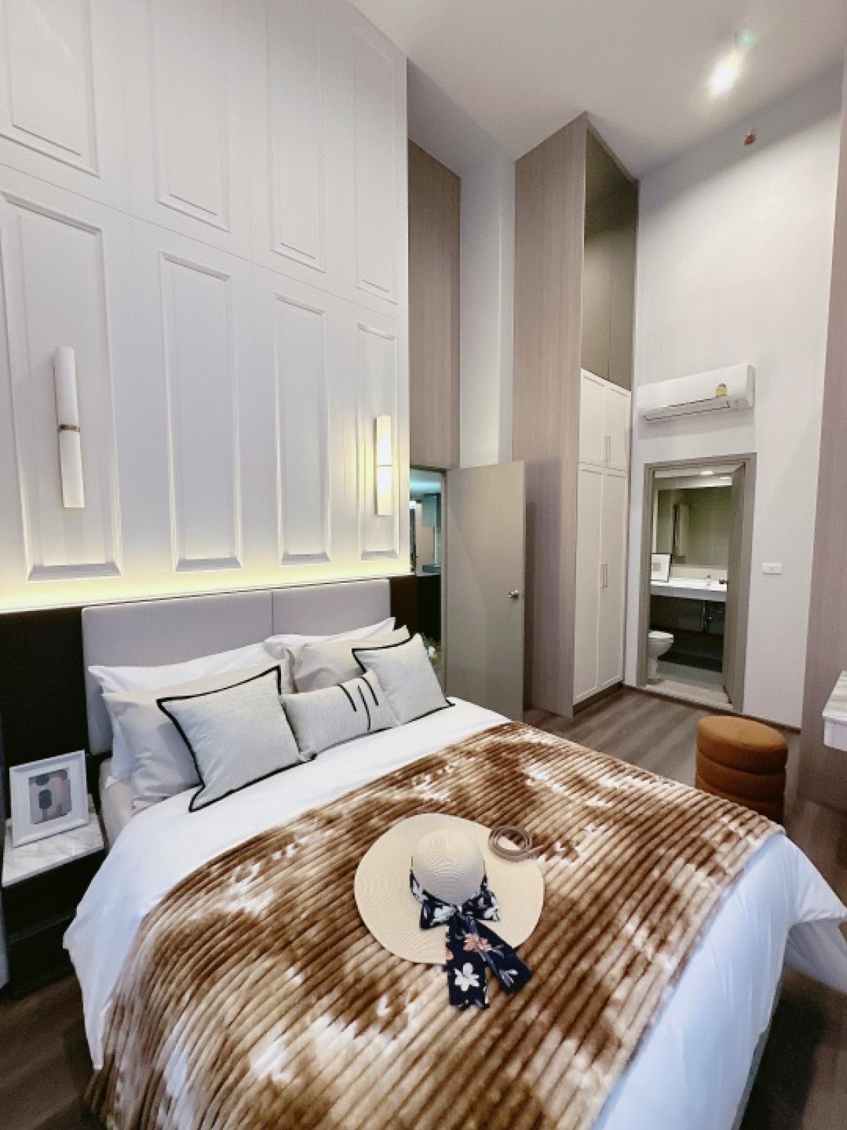 For SaleCondoRama9, Petchburi, RCA : 𝙄𝘿𝙀𝙊 𝙍𝘼𝙈𝘼𝟗-𝘼𝙎𝙊𝙆𝙀 New 2-storey room, free down payment 0 baht, easy installment 16,000/month, free of all expenses, take care of all loan matters for free.