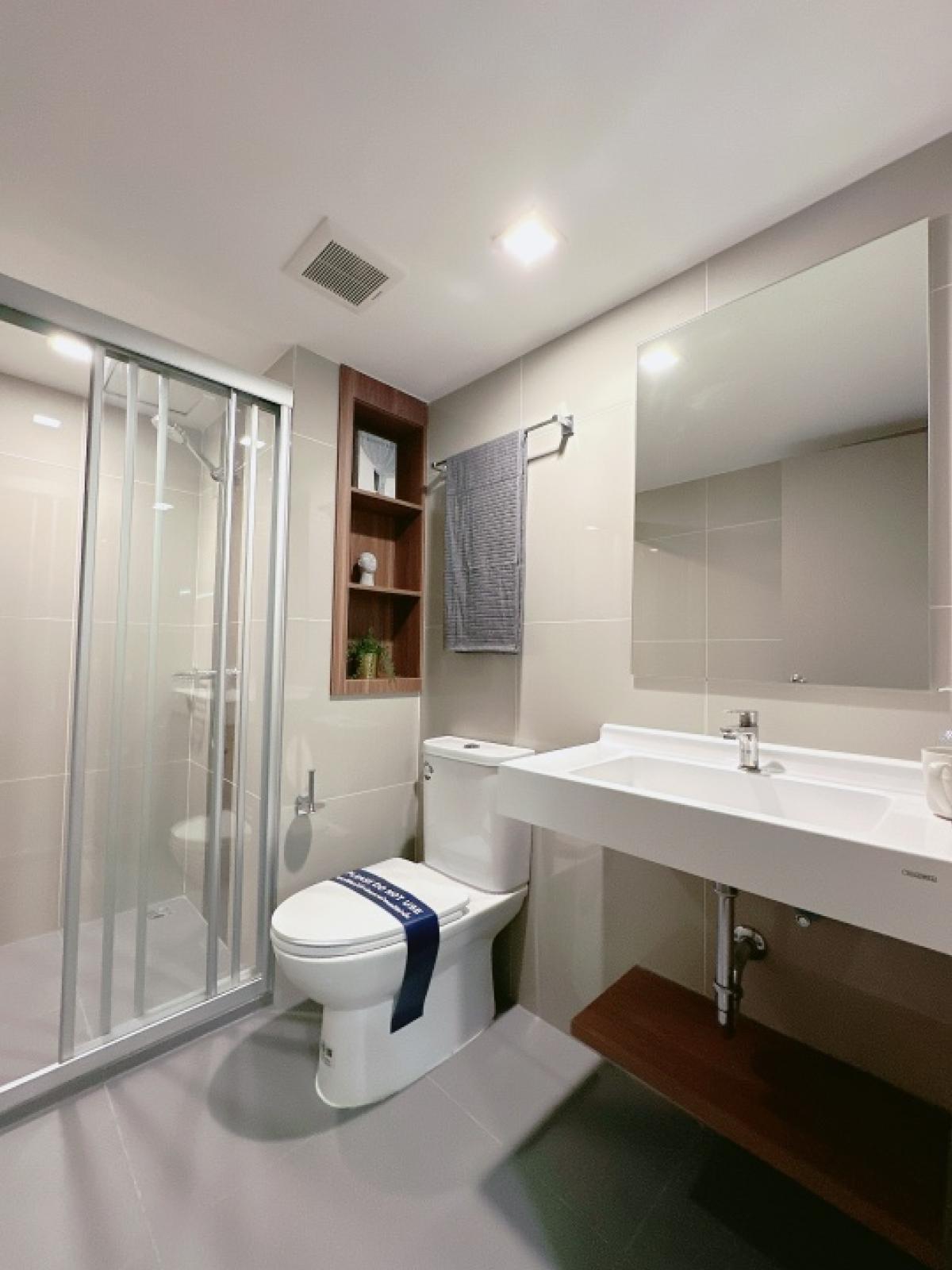 For SaleCondoRama9, Petchburi, RCA : 𝙄𝘿𝙀𝙊 𝙍𝘼𝙈𝘼𝟗-𝘼𝙎𝙊𝙆𝙀 New 2-storey room, free down payment 0 baht, easy installment 16,000/month, free of all expenses, take care of all loan matters for free.