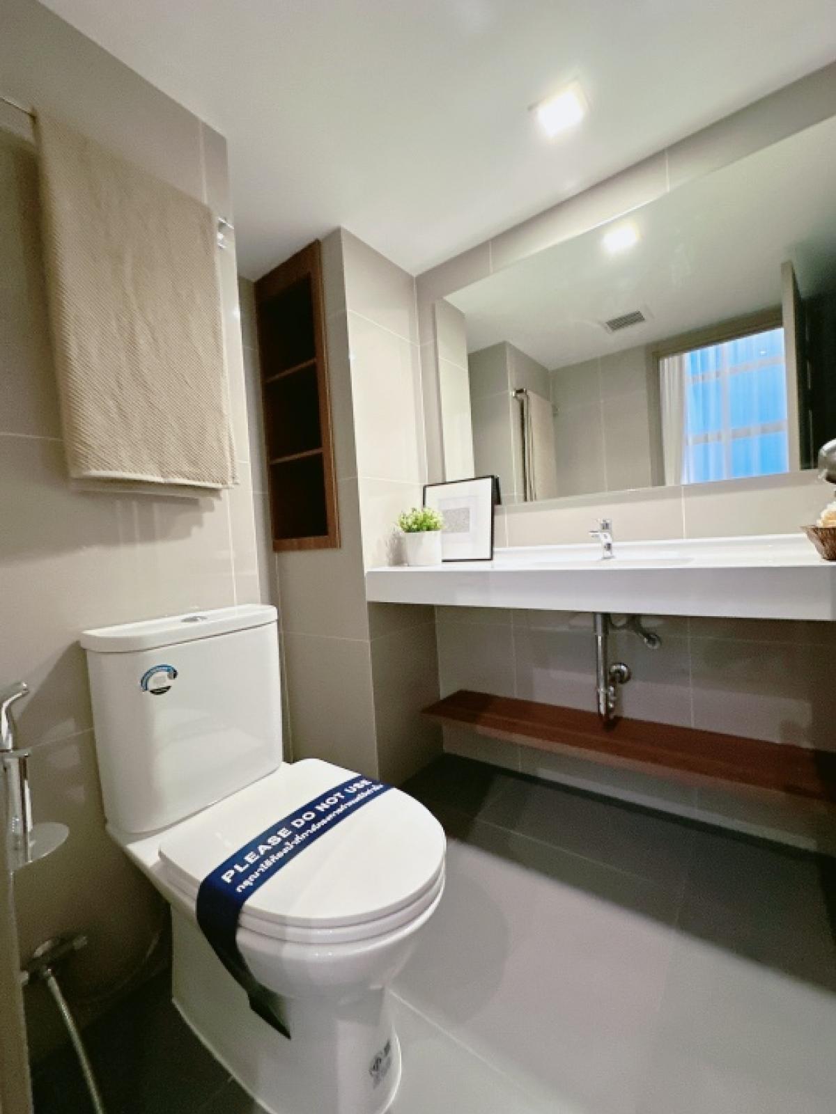 For SaleCondoRama9, Petchburi, RCA : 𝙄𝘿𝙀𝙊 𝙍𝘼𝙈𝘼𝟗-𝘼𝙎𝙊𝙆𝙀 New 2-storey room, free down payment 0 baht, easy installment 16,000/month, free of all expenses, take care of all loan matters for free.