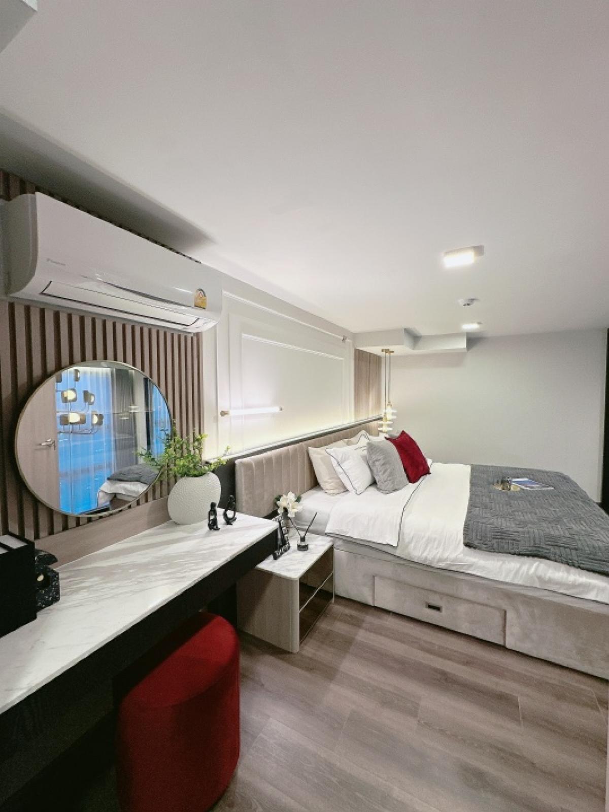 For SaleCondoRama9, Petchburi, RCA : 𝙄𝘿𝙀𝙊 𝙍𝘼𝙈𝘼𝟗-𝘼𝙎𝙊𝙆𝙀 New 2-storey room, free down payment 0 baht, easy installment 16,000/month, free of all expenses, take care of all loan matters for free.