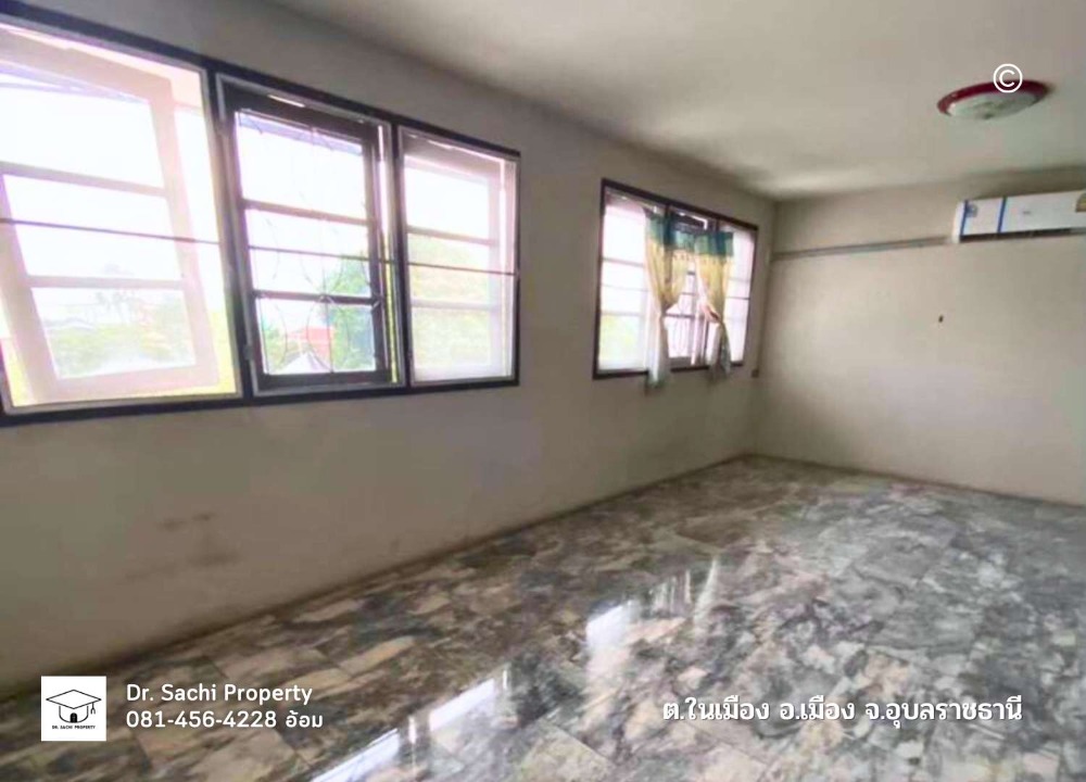 ขายทาวน์โฮมอุบลราชธานี : ทาวน์เฮ้าส์ ทำเลดี ใกล้ เซ็นทรัล อุบลราชธานี (2 ชั้นครึ่ง 25.8 ตรว. )