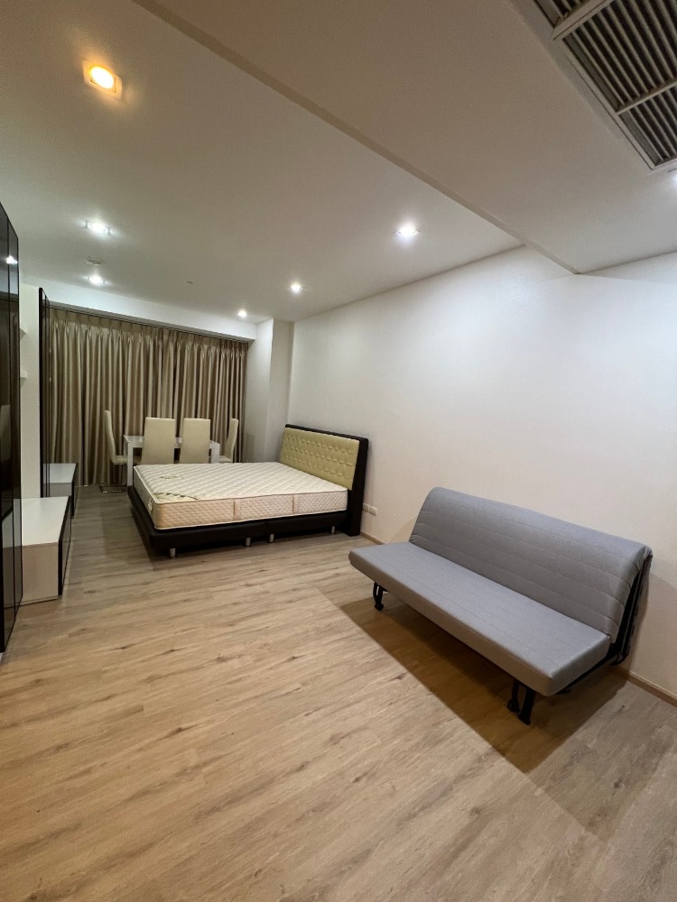 For RentCondoSukhumvit, Asoke, Thonglor : (for rent) The Room Sukhumvit 21 near BTS Asok and MRT Sukhumvit