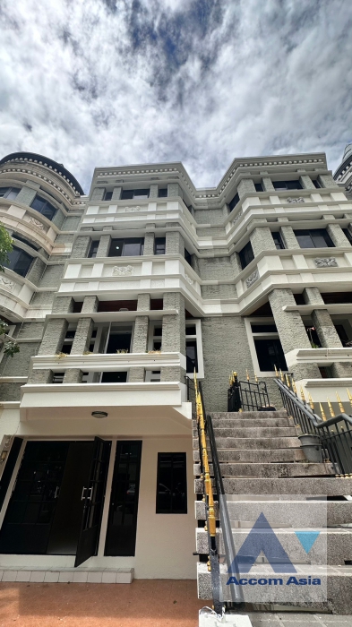 ให้เช่าทาวน์โฮมสุขุมวิท อโศก ทองหล่อ : 🔼🔽AccomA Home Office, Pet friendly 3 Beds Townhouse for Rent in Sukhumvit, BTS Phrom Phong at Chicha Castle