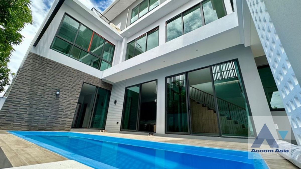 For RentHouseSukhumvit, Asoke, Thonglor : 🔼AccomA🔽  Private Swimming Pool 4 Bedrooms House for Rent in Sukhumvit, Bangkok near BTS Phra khanong (AA35924)