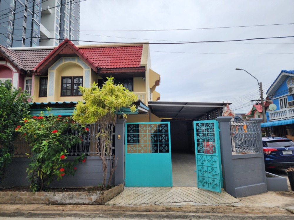 ขายทาวน์โฮมบางซื่อ วงศ์สว่าง เตาปูน : ลดราคา ขายบ้านหลังมุม ซอยกรุงเทพนนท์ 13 (ซอยทับทิม 2) สภาพดี รีโนเวทบางส่วน พร้อมอยู่