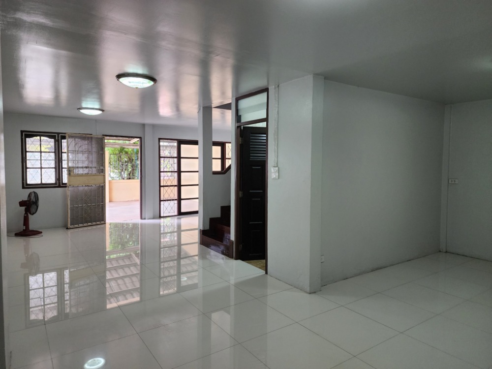 For SaleTownhomeBang Sue, Wong Sawang, Tao Pun : Corner house for sale, Soi Krungthep Nonthaburi 13 (Soi Thap Thim 2), good condition, partially renovated, ready to move in