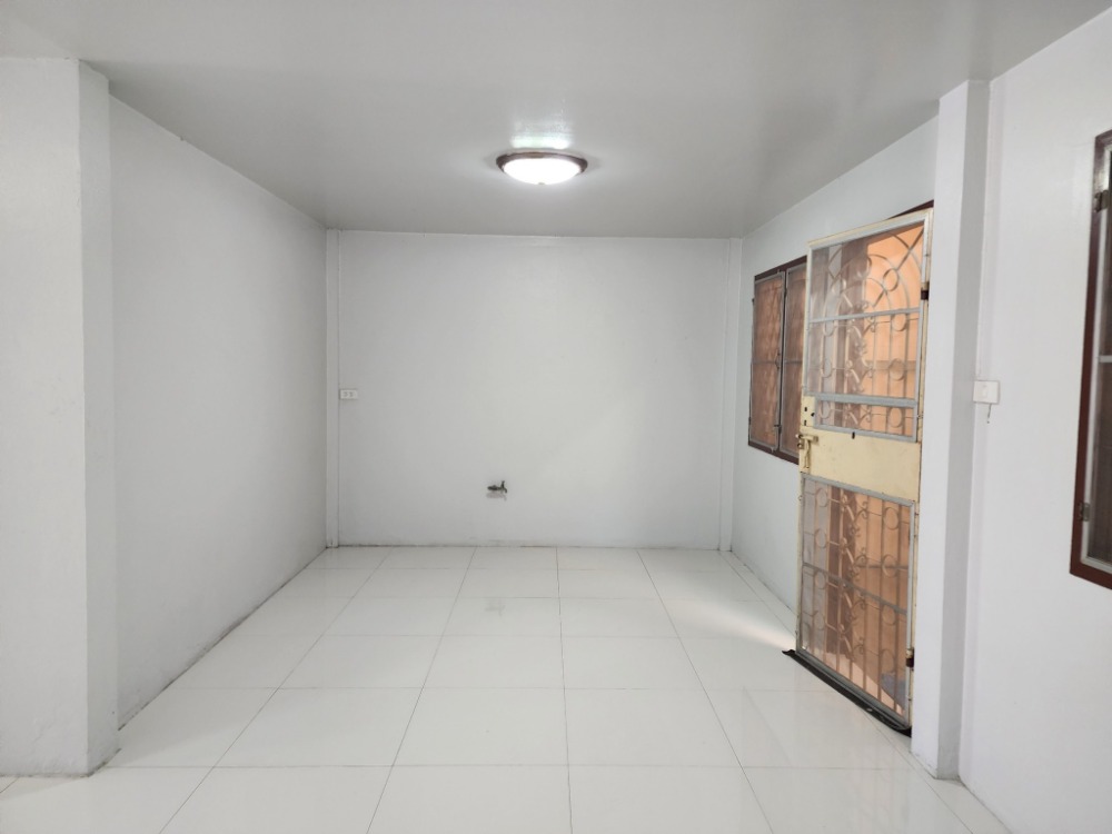 ขายทาวน์โฮมบางซื่อ วงศ์สว่าง เตาปูน : ลดราคา ขายบ้านหลังมุม ซอยกรุงเทพนนท์ 13 (ซอยทับทิม 2) สภาพดี รีโนเวทบางส่วน พร้อมอยู่