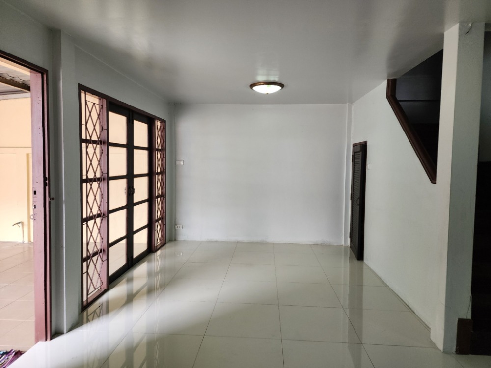 ขายทาวน์โฮมบางซื่อ วงศ์สว่าง เตาปูน : ลดราคา ขายบ้านหลังมุม ซอยกรุงเทพนนท์ 13 (ซอยทับทิม 2) สภาพดี รีโนเวทบางส่วน พร้อมอยู่