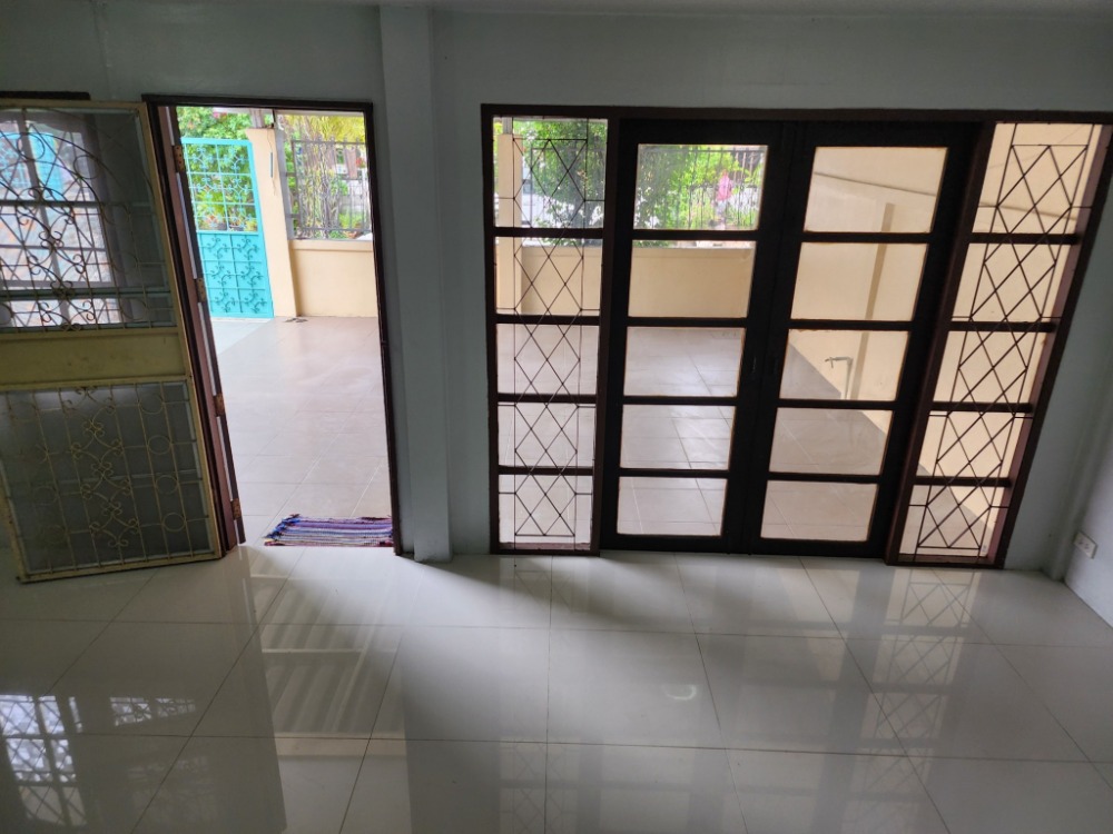 ขายทาวน์โฮมบางซื่อ วงศ์สว่าง เตาปูน : ลดราคา ขายบ้านหลังมุม ซอยกรุงเทพนนท์ 13 (ซอยทับทิม 2) สภาพดี รีโนเวทบางส่วน พร้อมอยู่