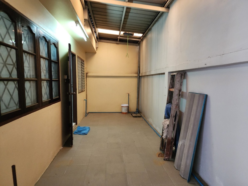 ขายทาวน์โฮมบางซื่อ วงศ์สว่าง เตาปูน : ลดราคา ขายบ้านหลังมุม ซอยกรุงเทพนนท์ 13 (ซอยทับทิม 2) สภาพดี รีโนเวทบางส่วน พร้อมอยู่