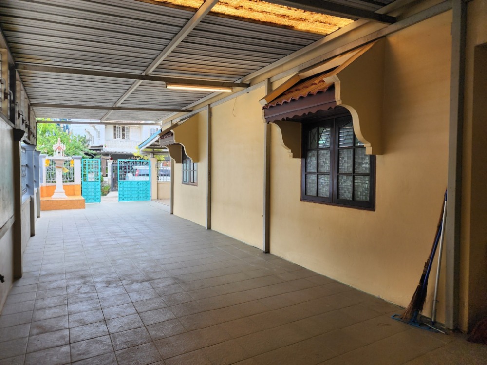 ขายทาวน์โฮมบางซื่อ วงศ์สว่าง เตาปูน : ลดราคา ขายบ้านหลังมุม ซอยกรุงเทพนนท์ 13 (ซอยทับทิม 2) สภาพดี รีโนเวทบางส่วน พร้อมอยู่