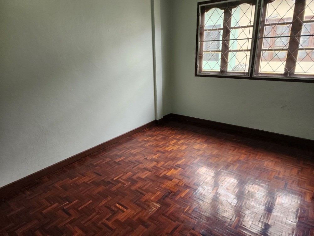 ขายทาวน์โฮมบางซื่อ วงศ์สว่าง เตาปูน : ลดราคา ขายบ้านหลังมุม ซอยกรุงเทพนนท์ 13 (ซอยทับทิม 2) สภาพดี รีโนเวทบางส่วน พร้อมอยู่