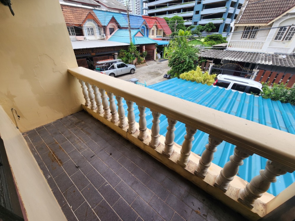 ขายทาวน์โฮมบางซื่อ วงศ์สว่าง เตาปูน : ลดราคา ขายบ้านหลังมุม ซอยกรุงเทพนนท์ 13 (ซอยทับทิม 2) สภาพดี รีโนเวทบางส่วน พร้อมอยู่