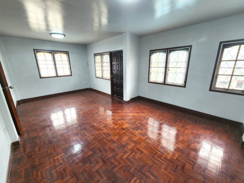 ขายทาวน์โฮมบางซื่อ วงศ์สว่าง เตาปูน : ลดราคา ขายบ้านหลังมุม ซอยกรุงเทพนนท์ 13 (ซอยทับทิม 2) สภาพดี รีโนเวทบางส่วน พร้อมอยู่