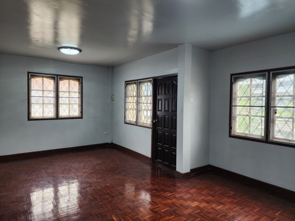 ขายทาวน์โฮมบางซื่อ วงศ์สว่าง เตาปูน : ลดราคา ขายบ้านหลังมุม ซอยกรุงเทพนนท์ 13 (ซอยทับทิม 2) สภาพดี รีโนเวทบางส่วน พร้อมอยู่