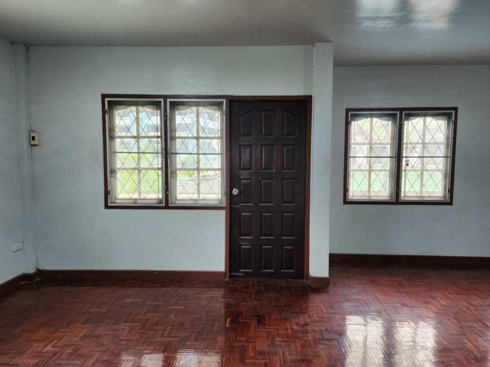 ขายทาวน์โฮมบางซื่อ วงศ์สว่าง เตาปูน : ลดราคา ขายบ้านหลังมุม ซอยกรุงเทพนนท์ 13 (ซอยทับทิม 2) สภาพดี รีโนเวทบางส่วน พร้อมอยู่