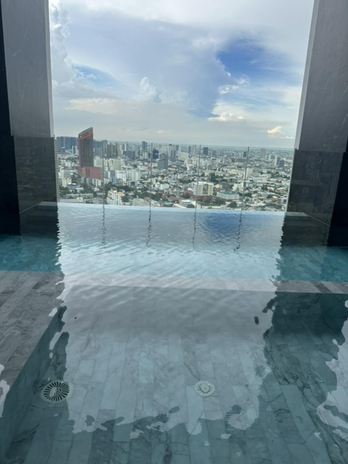 ขายคอนโดอารีย์ อนุสาวรีย์ : Noble AROUND ARI Luxury Condo ชั้น 8 ตกแต่งหรูพร้อมย้ายเข้าอยู่ได้เลย