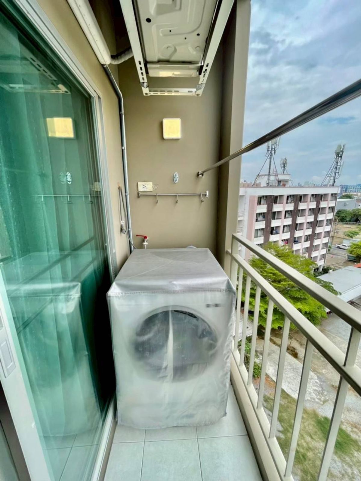 For RentCondoBangna, Bearing, Lasalle : Near Central Bangna, Not far from the BTS Yellow Line, Sri Udom Station