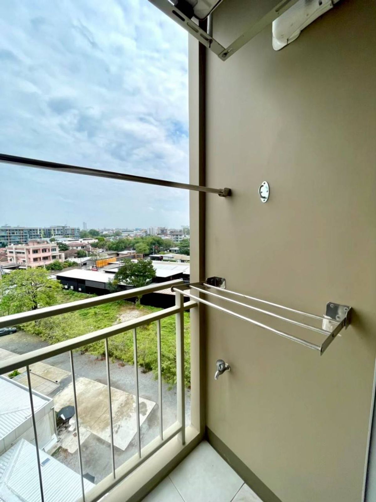 For RentCondoBangna, Bearing, Lasalle : Near Central Bangna, Not far from the BTS Yellow Line, Sri Udom Station