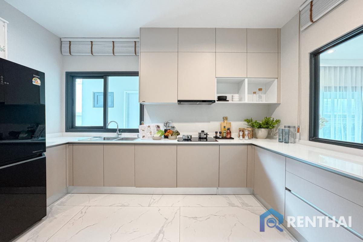 For SaleHousePattaya, Bangsaen, Chonburi : Move-In Ready! Modern Minimalist Home in the Heart of Pattaya