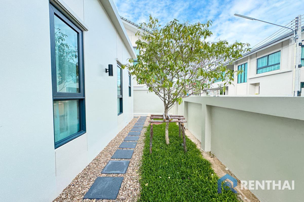 For SaleHousePattaya, Bangsaen, Chonburi : Move-In Ready! Modern Minimalist Home in the Heart of Pattaya