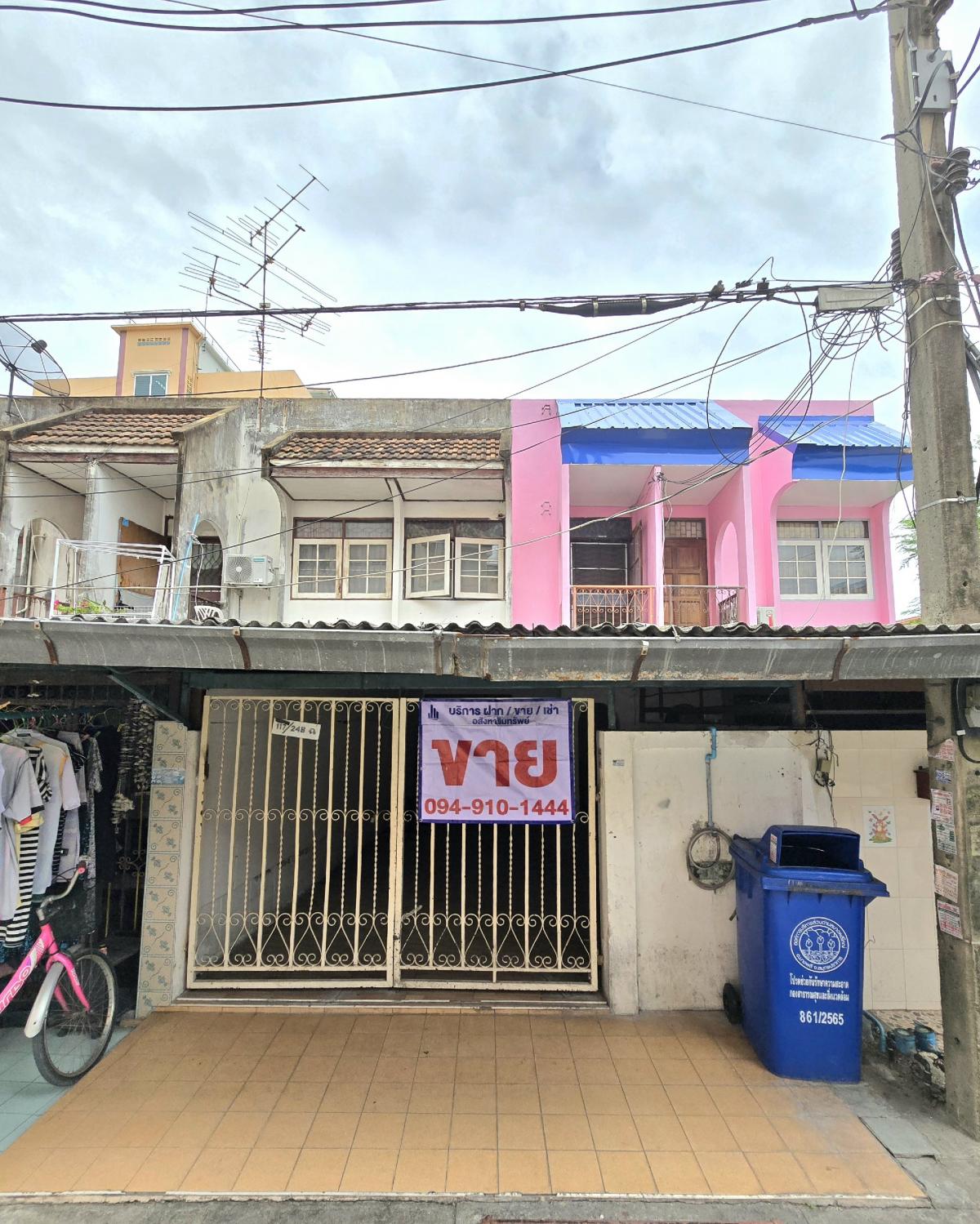 For SaleTownhomeSamut Prakan,Samrong : Townhouse for sale, cheap price, Porsawangniwet Village, Bang Phli