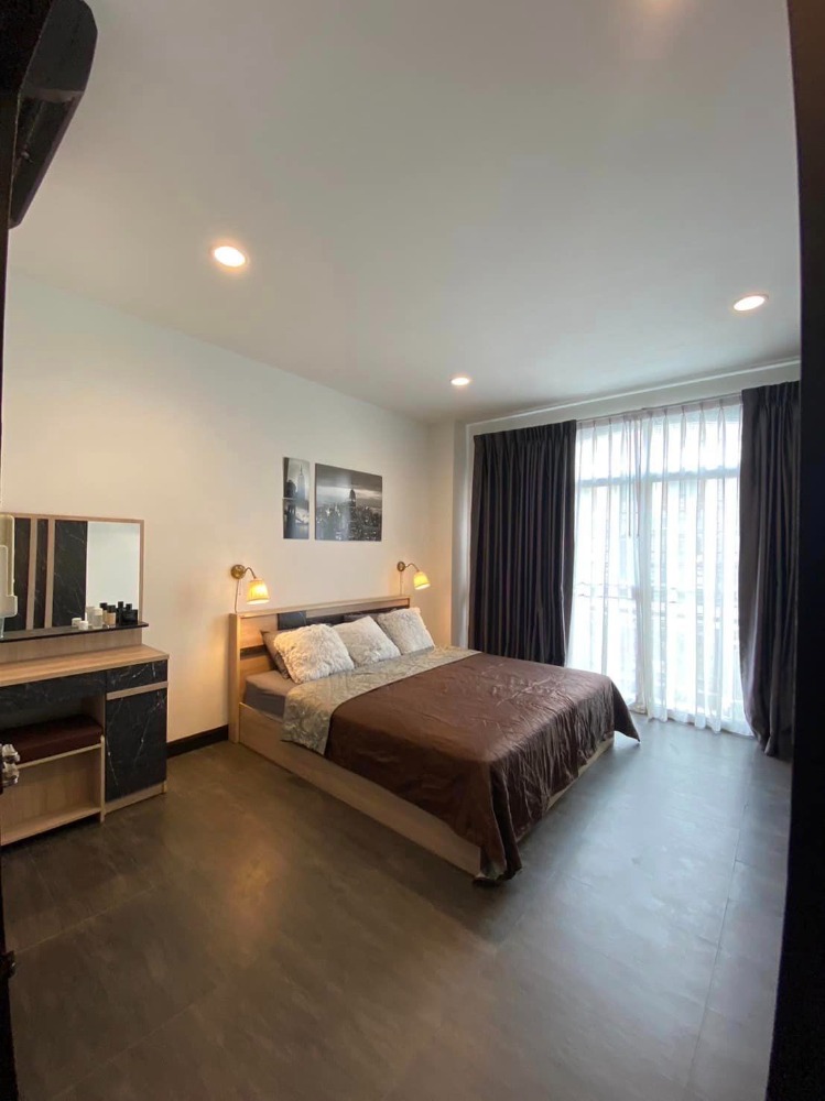 For RentTownhomeRamkhamhaeng, Hua Mak : SK05178 3-storey house for rent in the middle of The Paris Rama 9-Ramkhamhaeng (3 bedrooms)