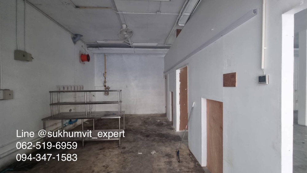 For RentRetail SpaceSukhumvit, Asoke, Thonglor : For rent commercial space in community mall, Asoke area. Near SWU