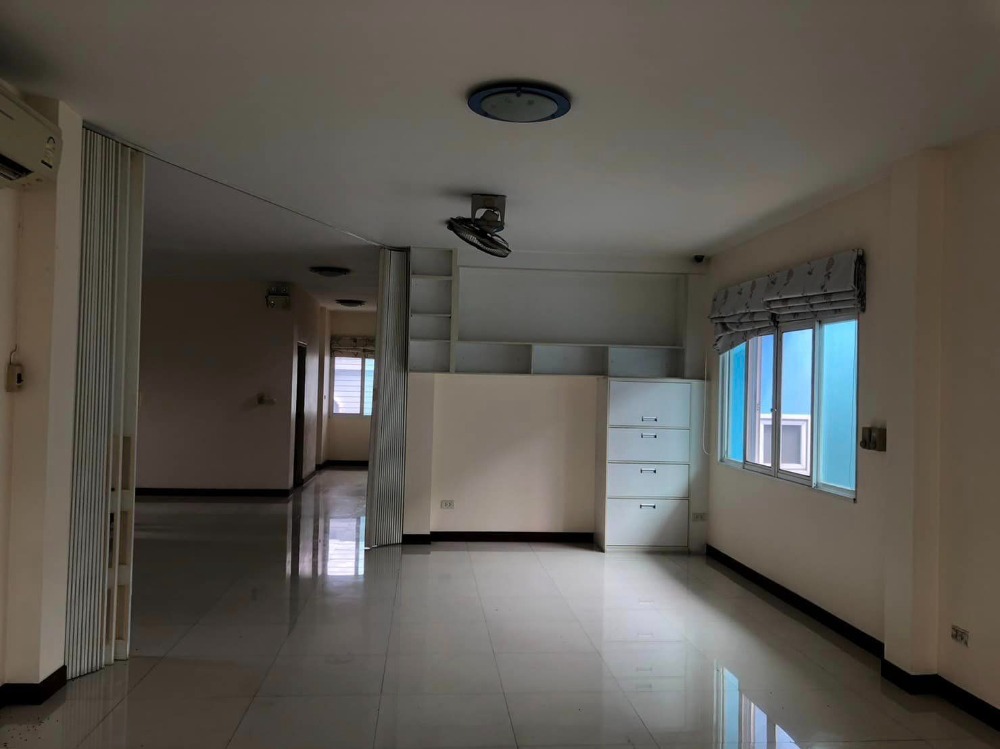 ขายบ้านพัฒนาการ ศรีนครินทร์ : S-HPNK101 ขาย บ้านเดี่ยว ซอยพัฒนาการ 52 แยก 47 2ชั้น วิวเมือง พื้นที่ 102ตรว. พื้นที่ใช้สอย 300ตรม. 4นอน 3น้ำ 18.00ล้าน 064-959-8900