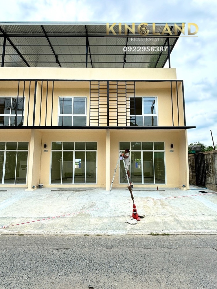 For RentShop HouseChokchai 4, Ladprao 71, Ladprao 48, : #Commercial building for rent, 2 floors, good location, Lat Phrao 41, lots of cars passing by per day, newly built building, 4 units, vacant, right corner, 20,000 baht