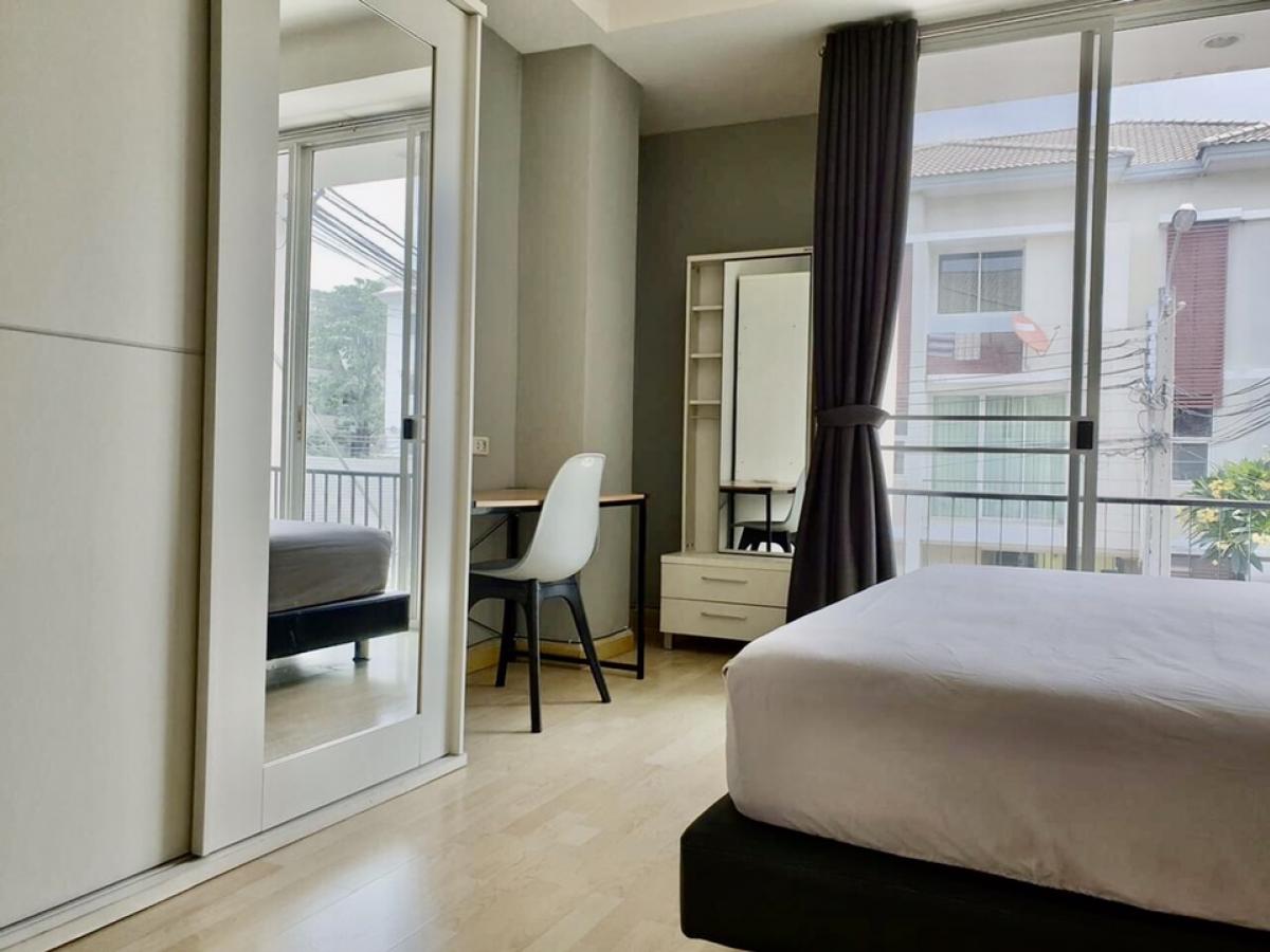 ให้เช่าทาวน์โฮมสาทร นราธิวาส : ให้เช่าทาวน์โฮม 3 ชั้น หมู่บ้านธนาพัฒน์ เฮาส์ สาทร-นราธิวาส พร้อมที่จอดรถ #MER0296