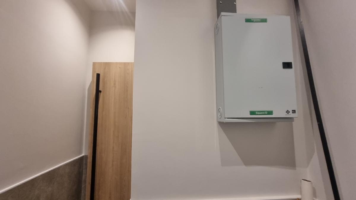 ให้เช่าร้านค้า/ตลาดนัดสุขุมวิท อโศก ทองหล่อ : อโศก ให้เช่าพื้นที่ รับทุกธุรกิจที่ถูกกฎหมาย เหมาะทำคลินิกความงาม คลินิกทำฟัน เดิมเป็นห้องรับรองของอาคาร ตกแต่งไว้หรู