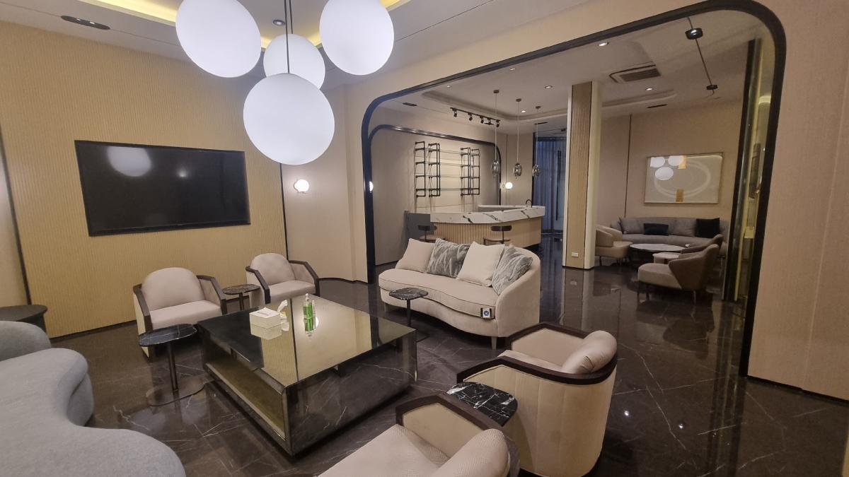 ให้เช่าร้านค้า/ตลาดนัดสุขุมวิท อโศก ทองหล่อ : อโศก ให้เช่าพื้นที่ รับทุกธุรกิจที่ถูกกฎหมาย เหมาะทำคลินิกความงาม คลินิกทำฟัน เดิมเป็นห้องรับรองของอาคาร ตกแต่งไว้หรู