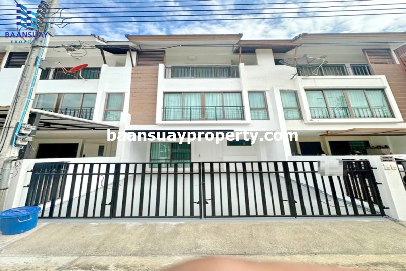 For RentTownhomeSukhumvit, Asoke, Thonglor : For rent: 3-storey townhouse with air conditioner, Sukhumvit Road 97/1, near Sukhumvit Expressway 62