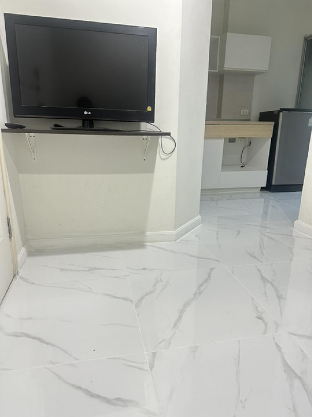 For RentCondoChaengwatana, Muangthong : Condo for rent Pakkret 5500 baht 09-3291-5666 Khun Ta