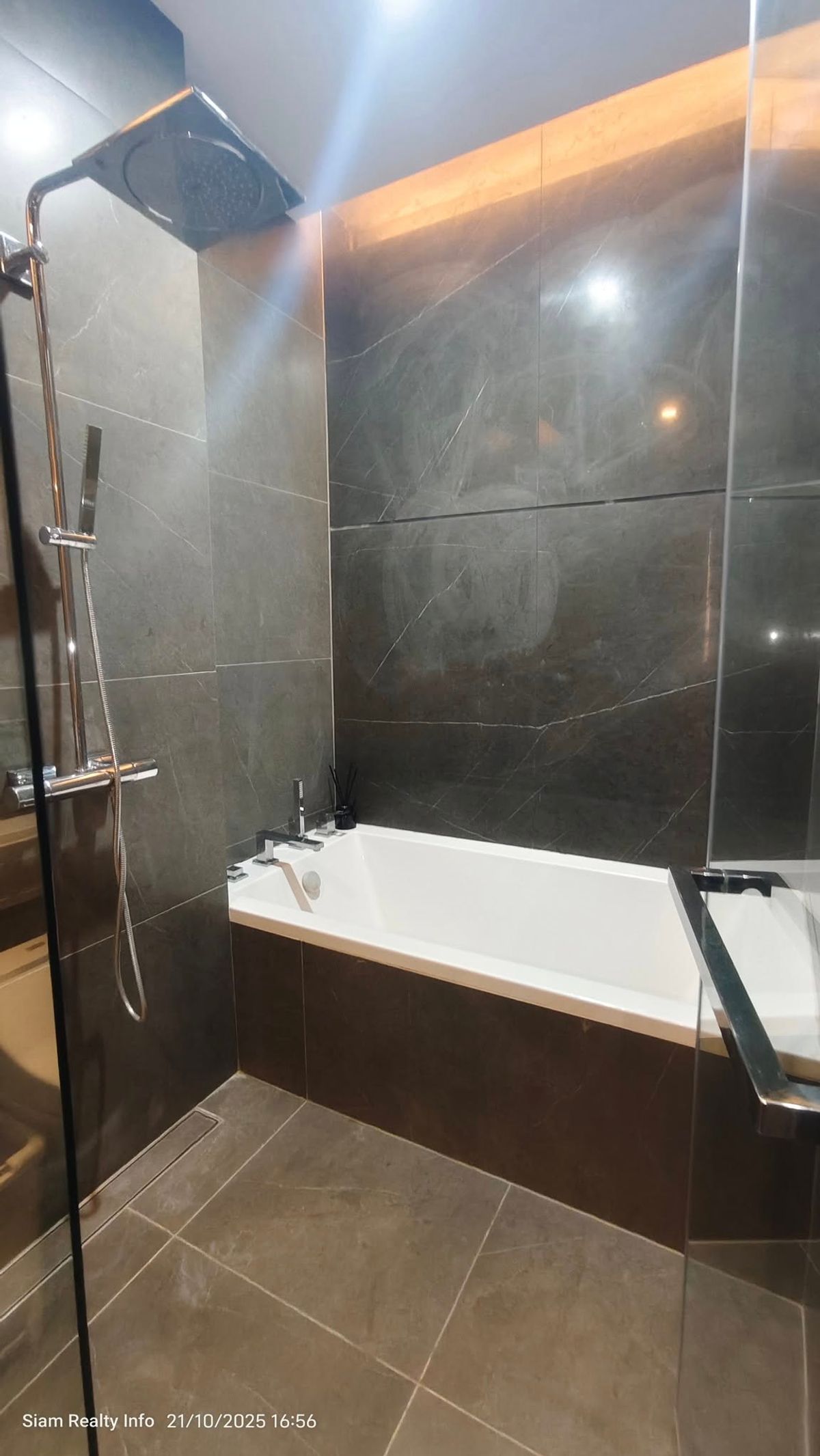 ให้เช่าคอนโดพระราม 9 เพชรบุรีตัดใหม่ RCA : ดิ เอส แอท สิงห์ คอมเพล็กซ์ 🌸คอนโดให้เช่า The Esse at Singha Complex MRT เพชรบุรี