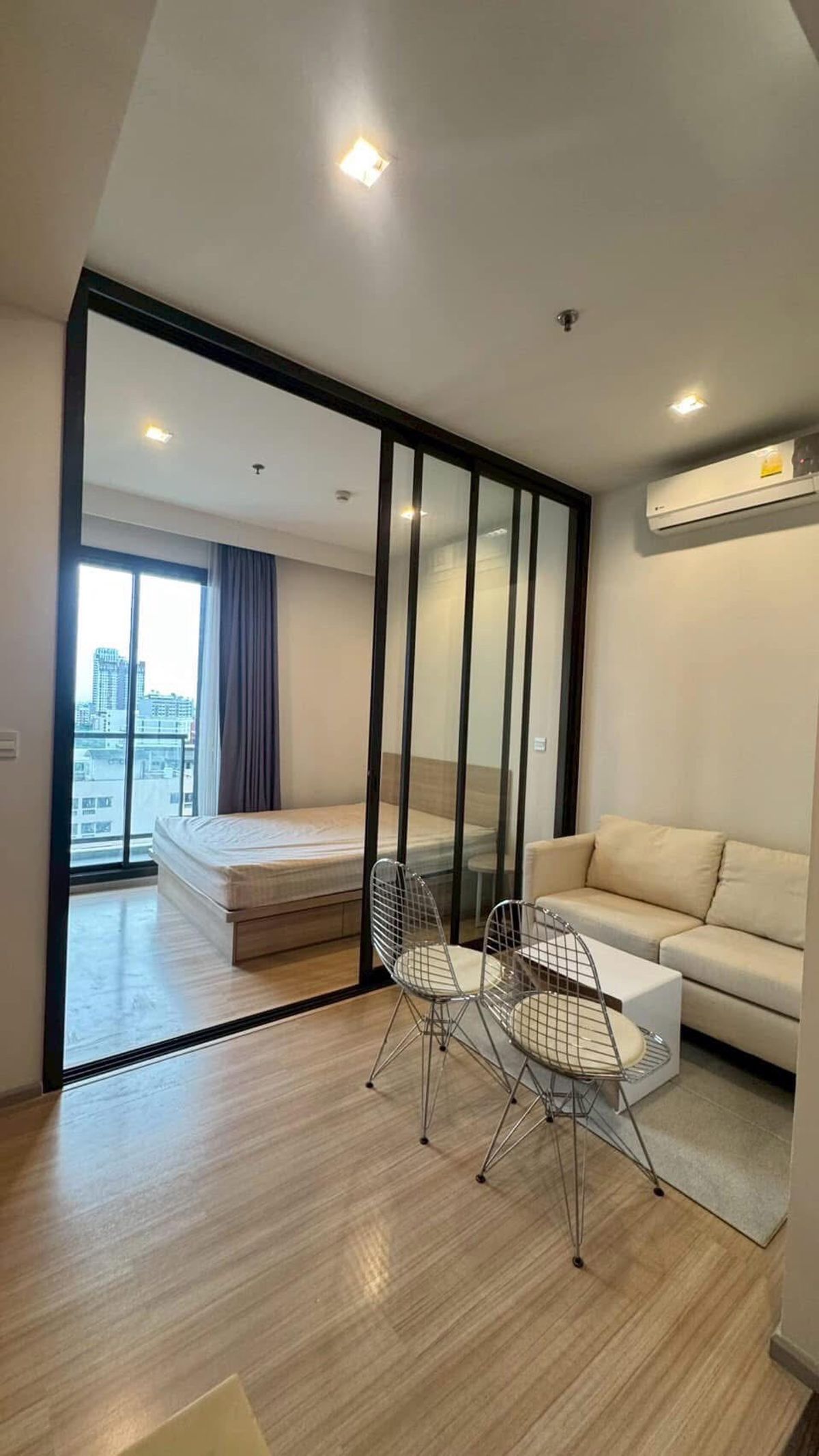 ให้เช่าคอนโดสะพานควาย จตุจักร : ★ M Jatujak ★ 28 ตรม.,ชั้น 10 (1 ห้องนอน 1 ห้องน้ำ), ★ Pet friendly ★ใกล้รถไฟฟ้า MRT กำแพงเพชร 350 ม. และ BTS หมอชิต ★ใกล้สวนจตุจักร ★ สิ่งอำนวยความสะดวกมากมาย★ เครื่องใช้ไฟฟ้าครบครัน★
