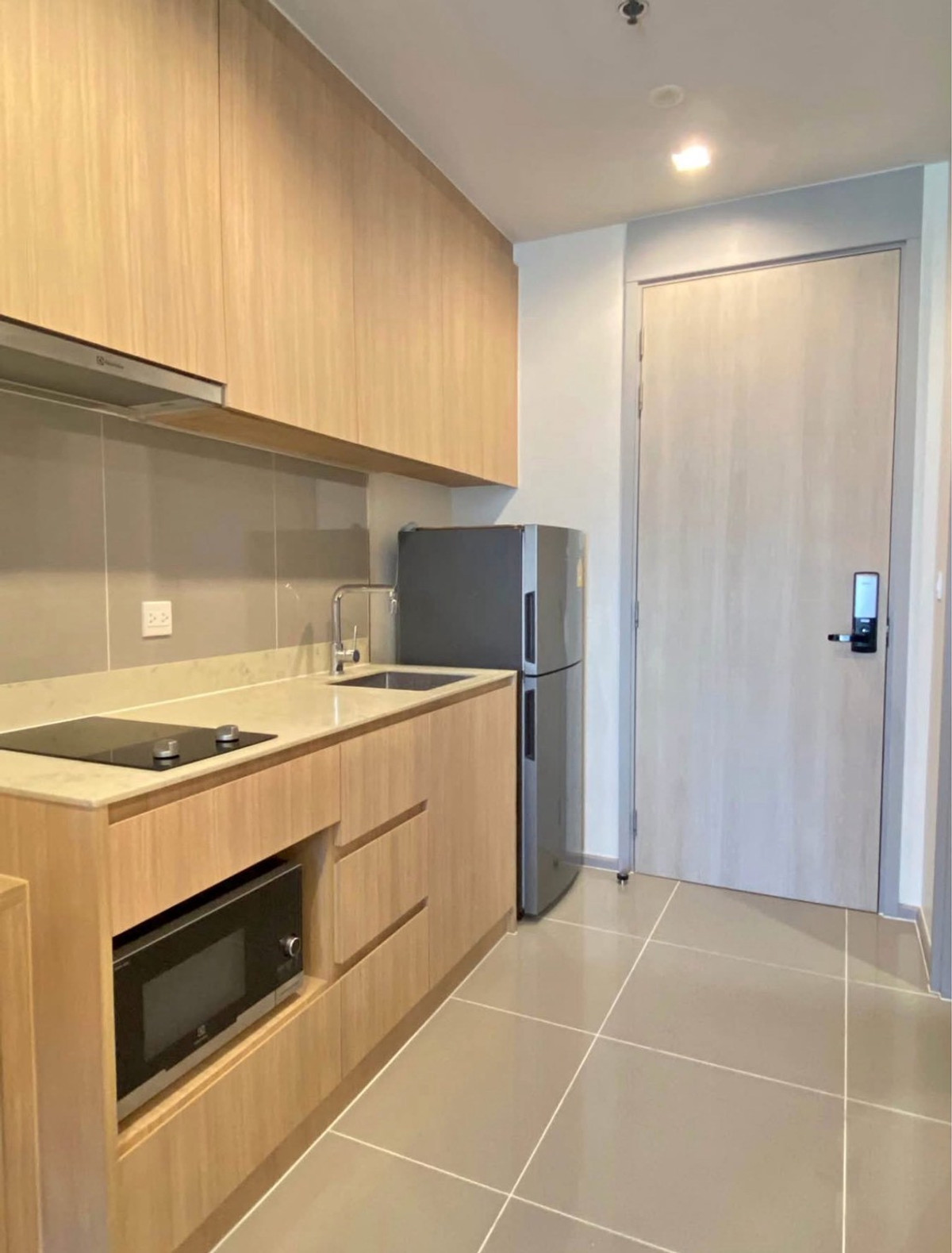 For RentCondoSapankwai,Jatujak : ★ M Jatujak ★ 29 sq m.,12ath floor (1 bedroom, 1 bathroom), ★ Pet friendly ★ Near MRT Kamphaeng Phet 350 m. and BTS Mo Chit ★ Near Chatuchak Park ★ Many amenities ★ Complete electrical appliances