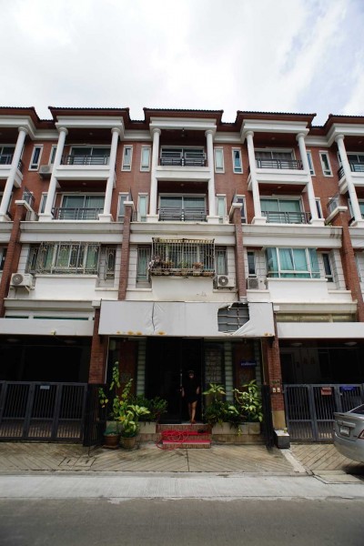 For SaleTownhomeRama3 (Riverside),Satupadit : Townhouse for sale, Lumpini Townhome Ratchada-Rama 3 project, 250 sq m.