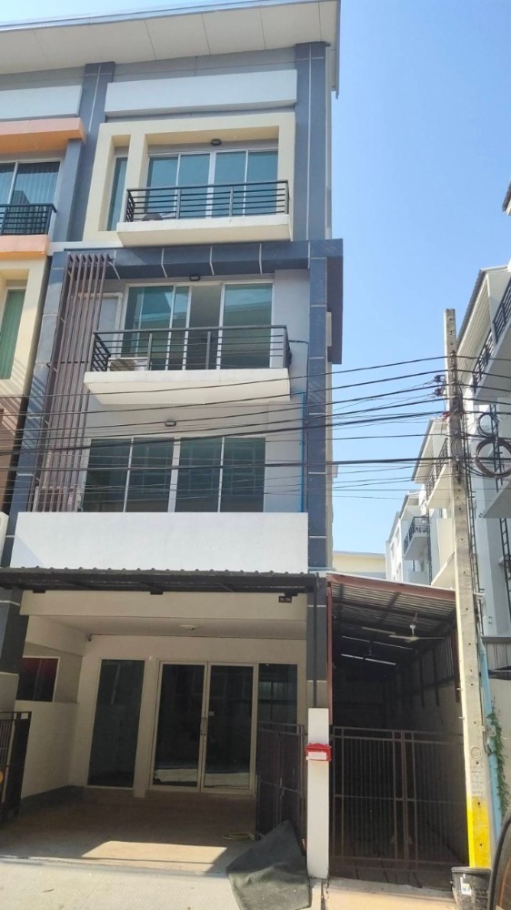 For SaleShop HouseLadkrabang, Suwannaphum Airport : For sale: 4-storey commercial building, RK BIZ Center, Motorway Airport Link, area 20 square wah, 3 bedrooms, 4 bathrooms, Kanchanaphisek Road, parallel to Motorway, Lat Krabang Subdistrict, Lat Krabang District, Bangkok