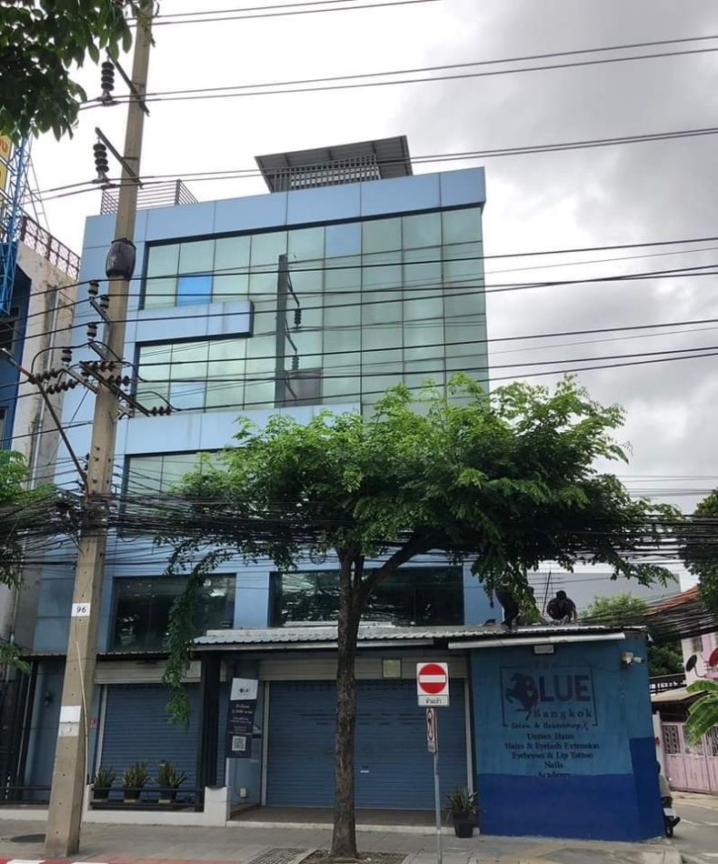 For RentShop HouseWongwianyai, Charoennakor : Commercial building in Charorn Nakhon, Bangkok  for rent 150,000฿/Month