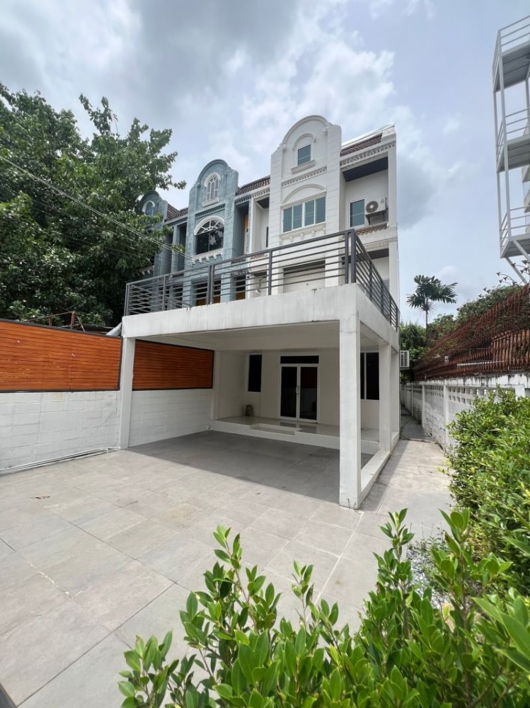 For SaleHome OfficeChokchai 4, Ladprao 71, Ladprao 48, : For sale: 3-storey home office, Lat Phrao 91, renovated house, ready to move in or start a business immediately.