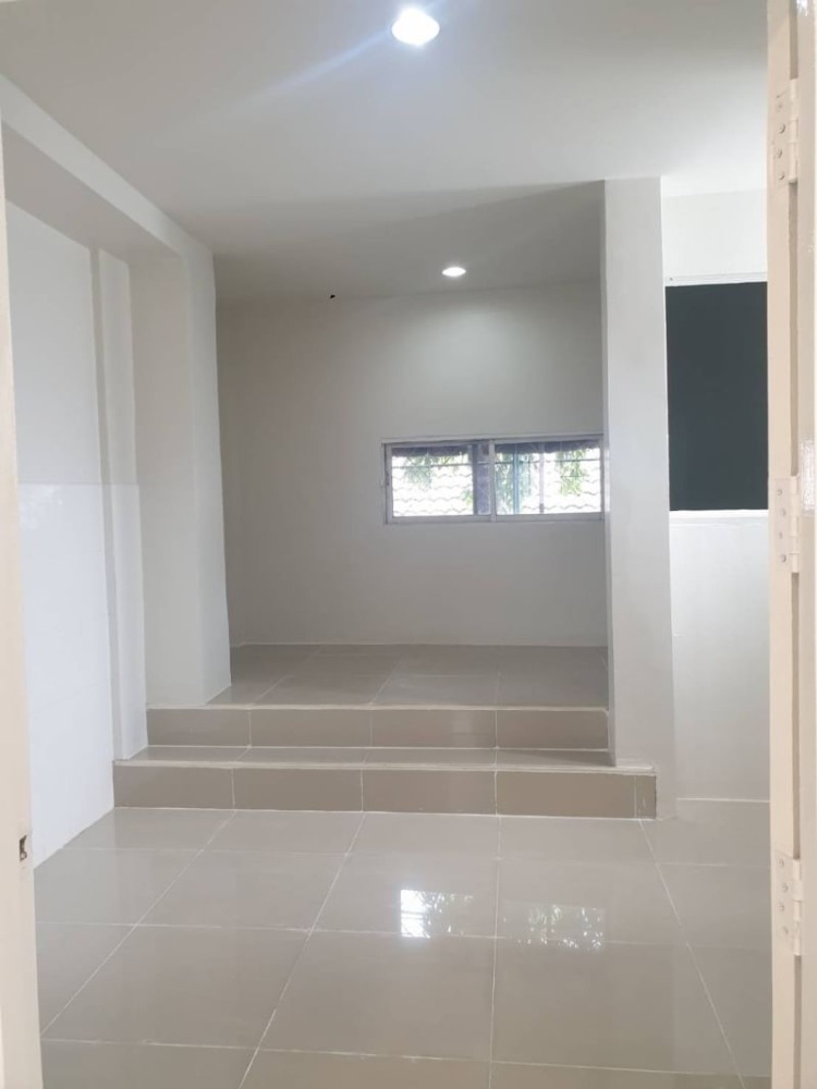 For SaleHome OfficeChokchai 4, Ladprao 71, Ladprao 48, : For sale: 3-storey home office, Lat Phrao 91, renovated house, ready to move in or start a business immediately.