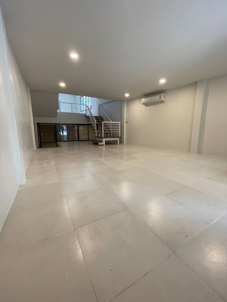 For SaleHome OfficeChokchai 4, Ladprao 71, Ladprao 48, : For sale: 3-storey home office, Lat Phrao 91, renovated house, ready to move in or start a business immediately.