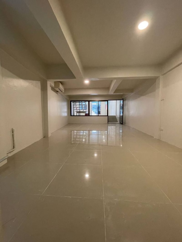 For SaleHome OfficeChokchai 4, Ladprao 71, Ladprao 48, : For sale: 3-storey home office, Lat Phrao 91, renovated house, ready to move in or start a business immediately.