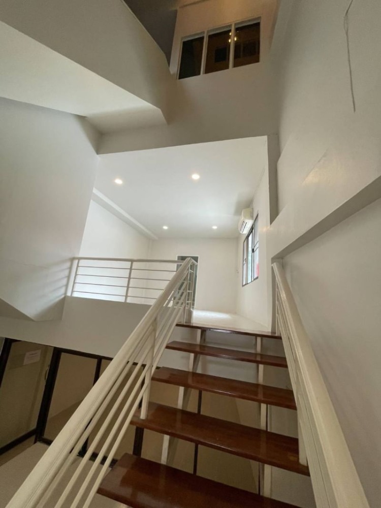 For SaleHome OfficeChokchai 4, Ladprao 71, Ladprao 48, : For sale: 3-storey home office, Lat Phrao 91, renovated house, ready to move in or start a business immediately.